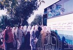 Pelajar UUM Menunggu Bas