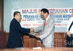 Pelbagai Acara Dan Majlis (Majlis Penyerahan Cek Sempena Penamaan Kolej Kediaman Maybank)