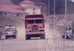 Pelajar Berjalan Kaki Dan Bermotor Ketika UUM Masih Dalam Pembinaan