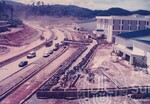 Pelajar Berjalan Kaki Dan Bermotor Ketika UUM Masih Dalam Pembinaan