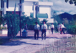 Suasana Pelajar Berjalan Kaki Ke Kuliah