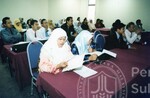 Pensyarah sedang beri kuliah