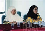 Pensyarah sedang beri kuliah