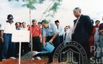 Program Penanaman Pokok di sekitar pintu masuk kampus UUM