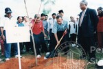 Program Penanaman Pokok di sekitar pintu masuk kampus UUM
