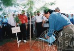 Program Penanaman Pokok di sekitar pintu masuk kampus UUM