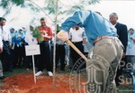 Program Penanaman Pokok di sekitar pintu masuk kampus UUM