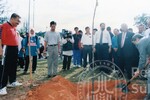 Program Penanaman Pokok di sekitar pintu masuk kampus UUM