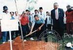 Program Penanaman Pokok di sekitar pintu masuk kampus UUM